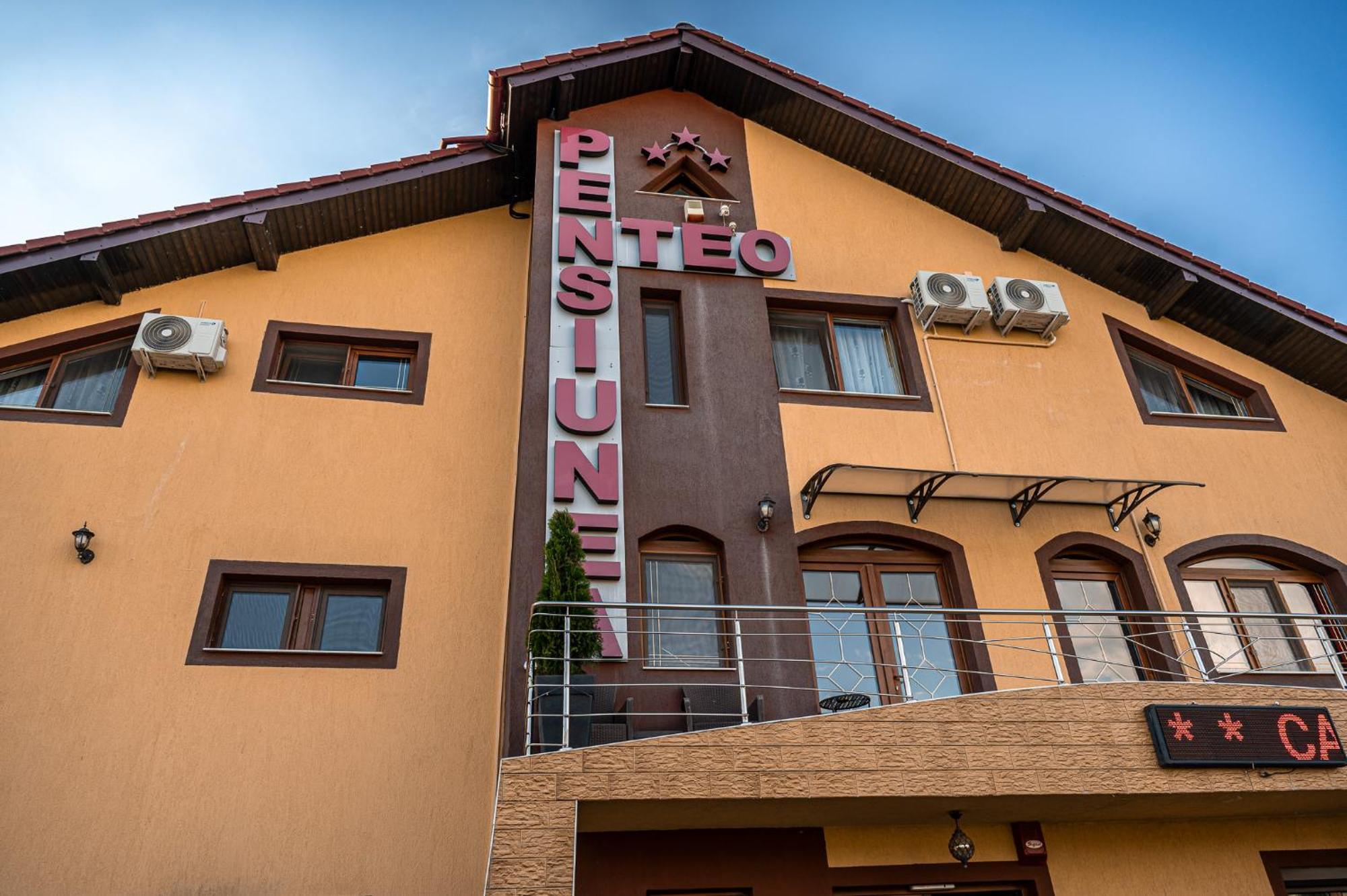 Pensiunea Teo Caransebeş Buitenkant foto