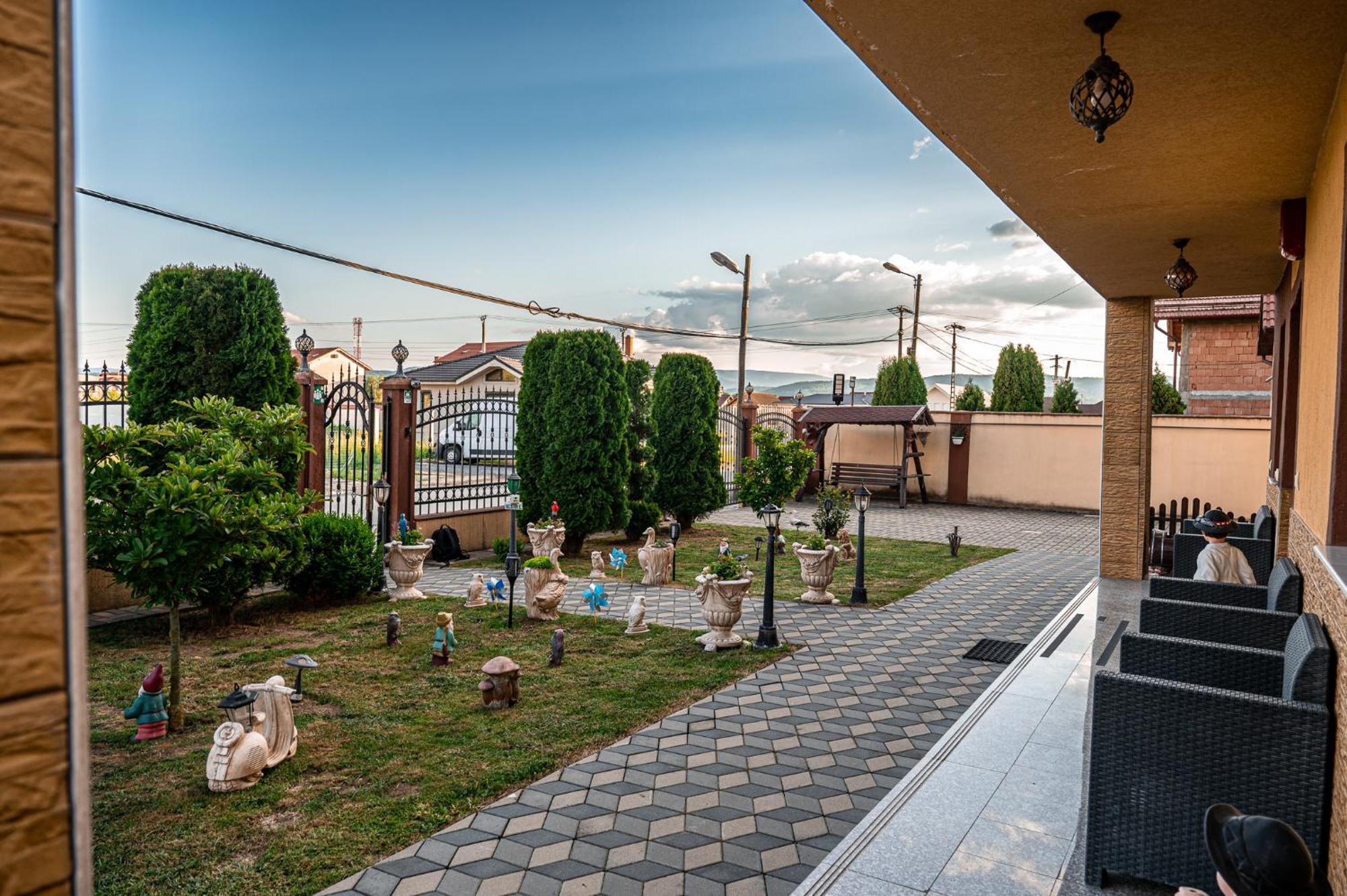 Pensiunea Teo Caransebeş Buitenkant foto