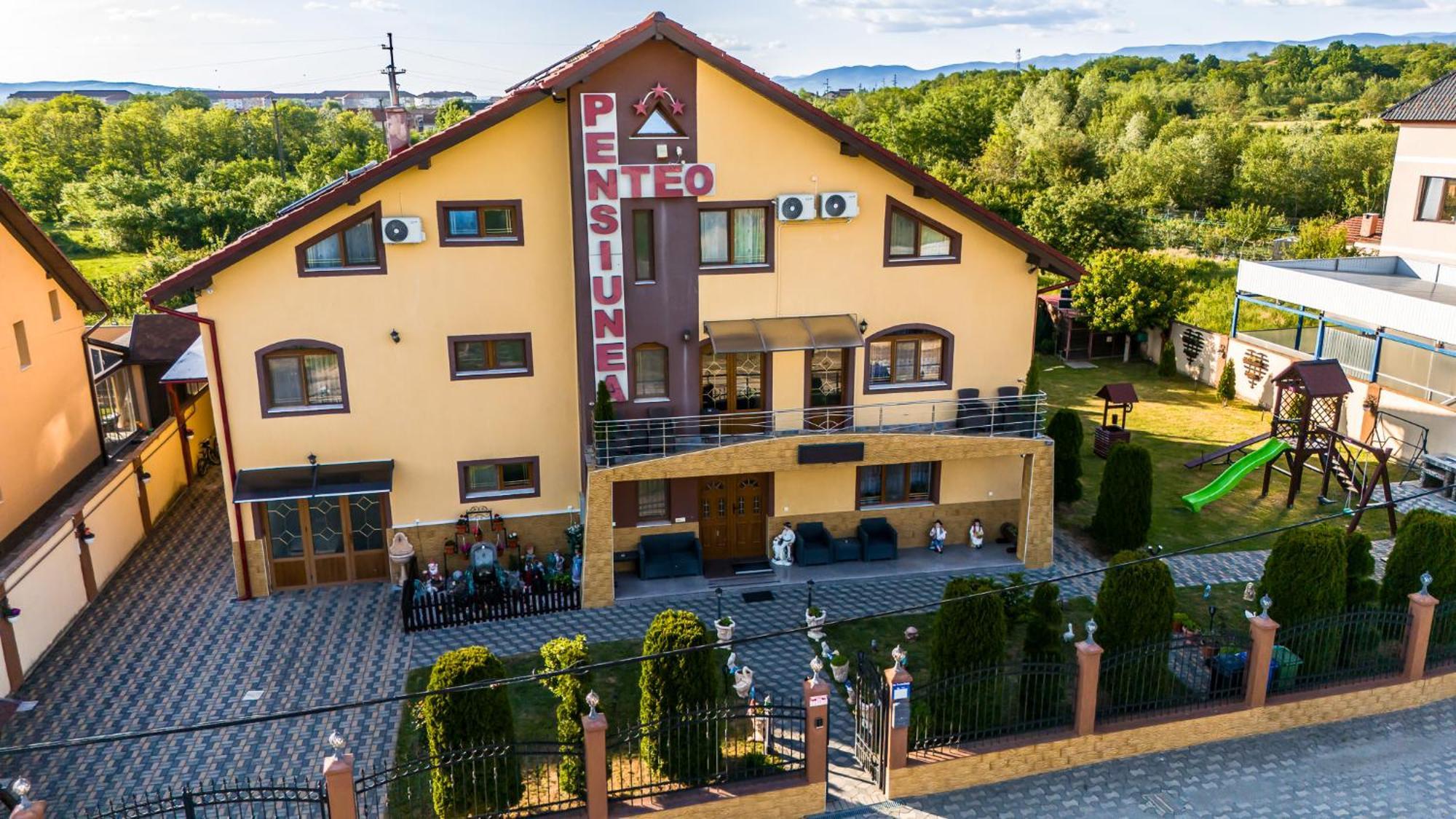 Pensiunea Teo Caransebeş Buitenkant foto