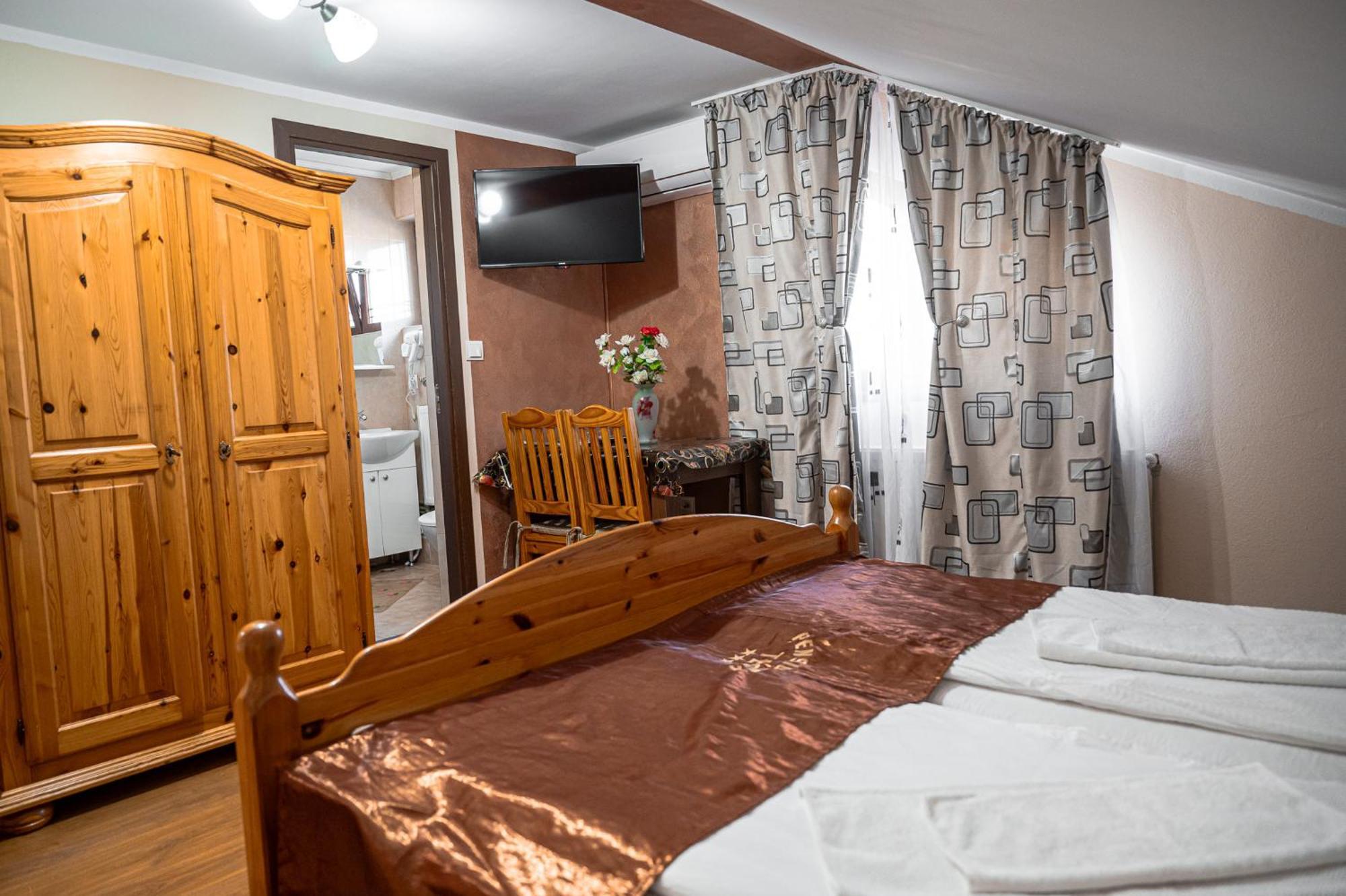 Pensiunea Teo Caransebeş Buitenkant foto
