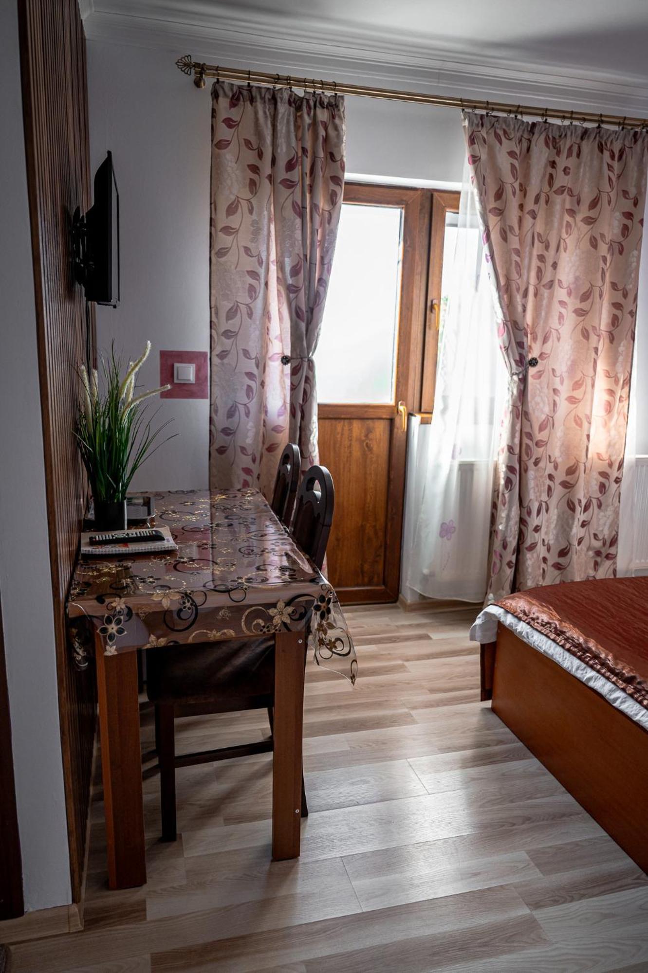 Pensiunea Teo Caransebeş Buitenkant foto
